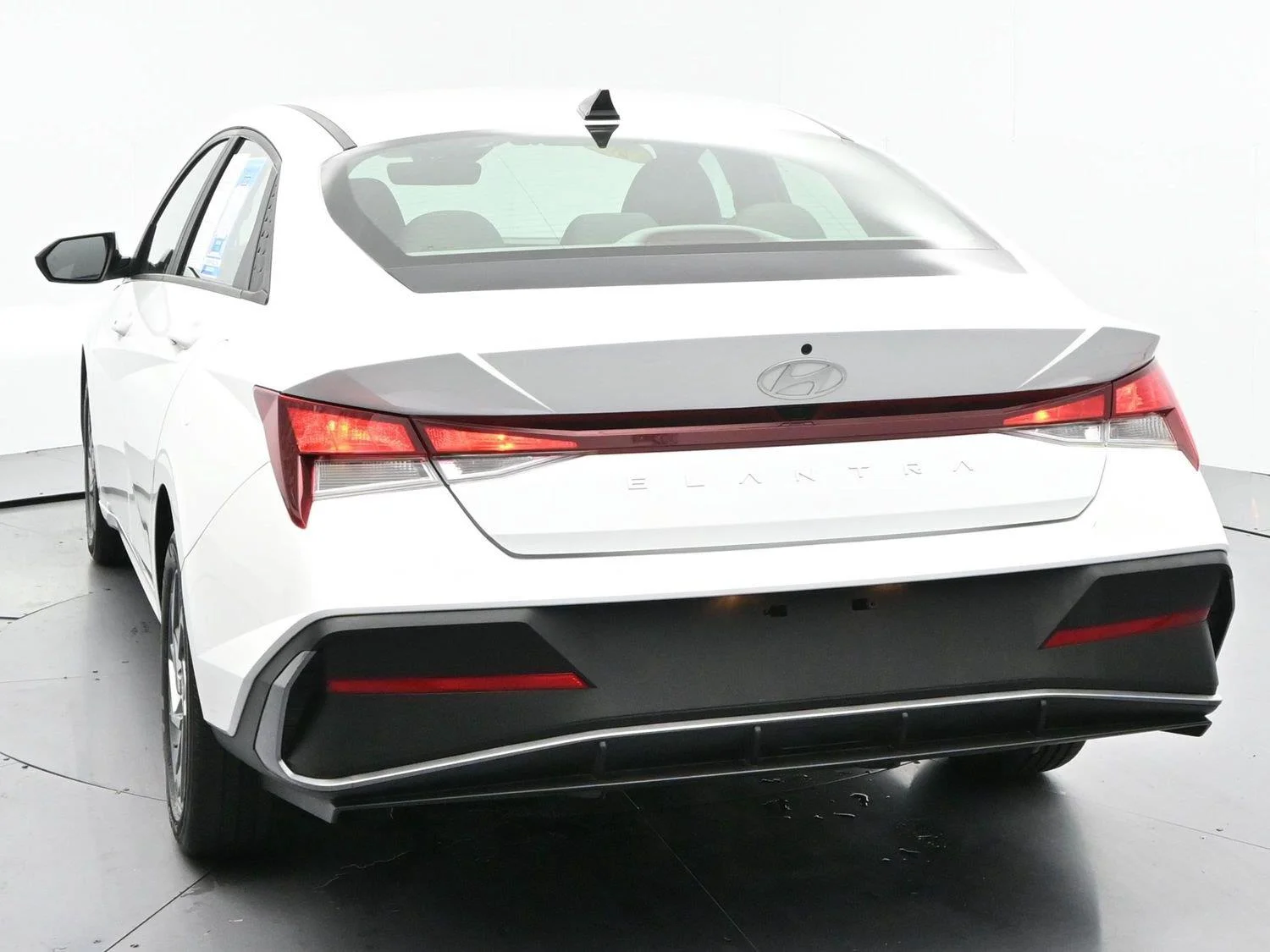 Used 2024 Serenity White Hyundai SEL image 6