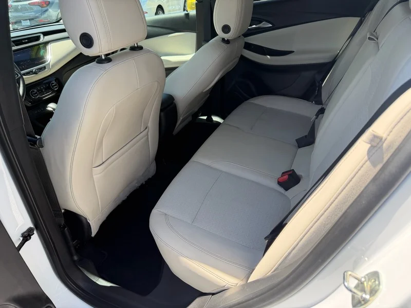 Used 2020 SUMMIT WHITE Buick Select image 14
