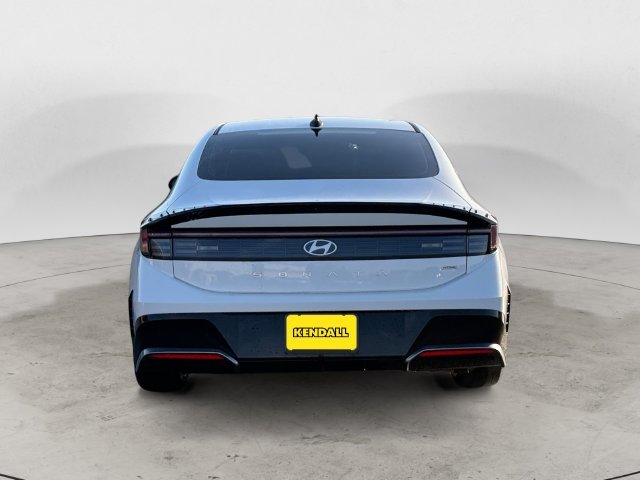 Used 2025 White Hyundai SEL image 6