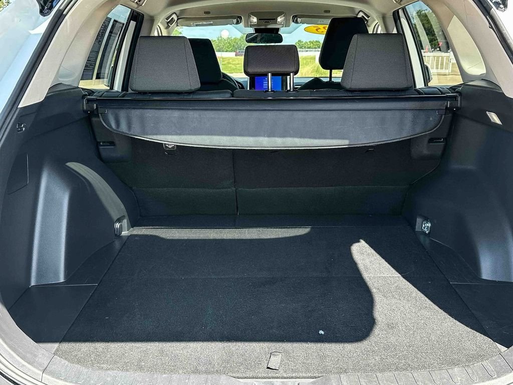 2025 Toyota RAV4 XLE - Photo 20