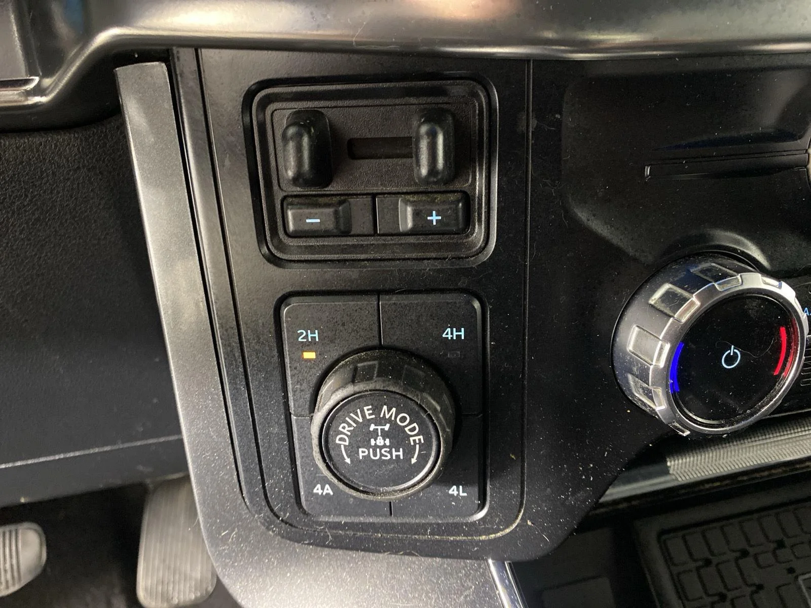 Used 2023 Agate Black Ford LARIAT image 21
