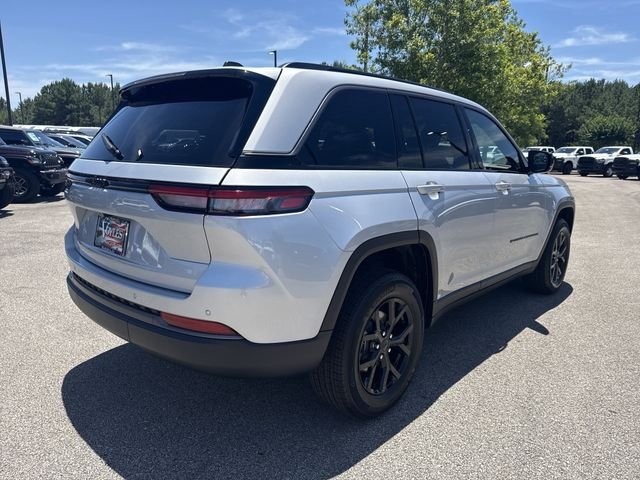 New 2026 Silver Jeep Laredo Altitude image 7