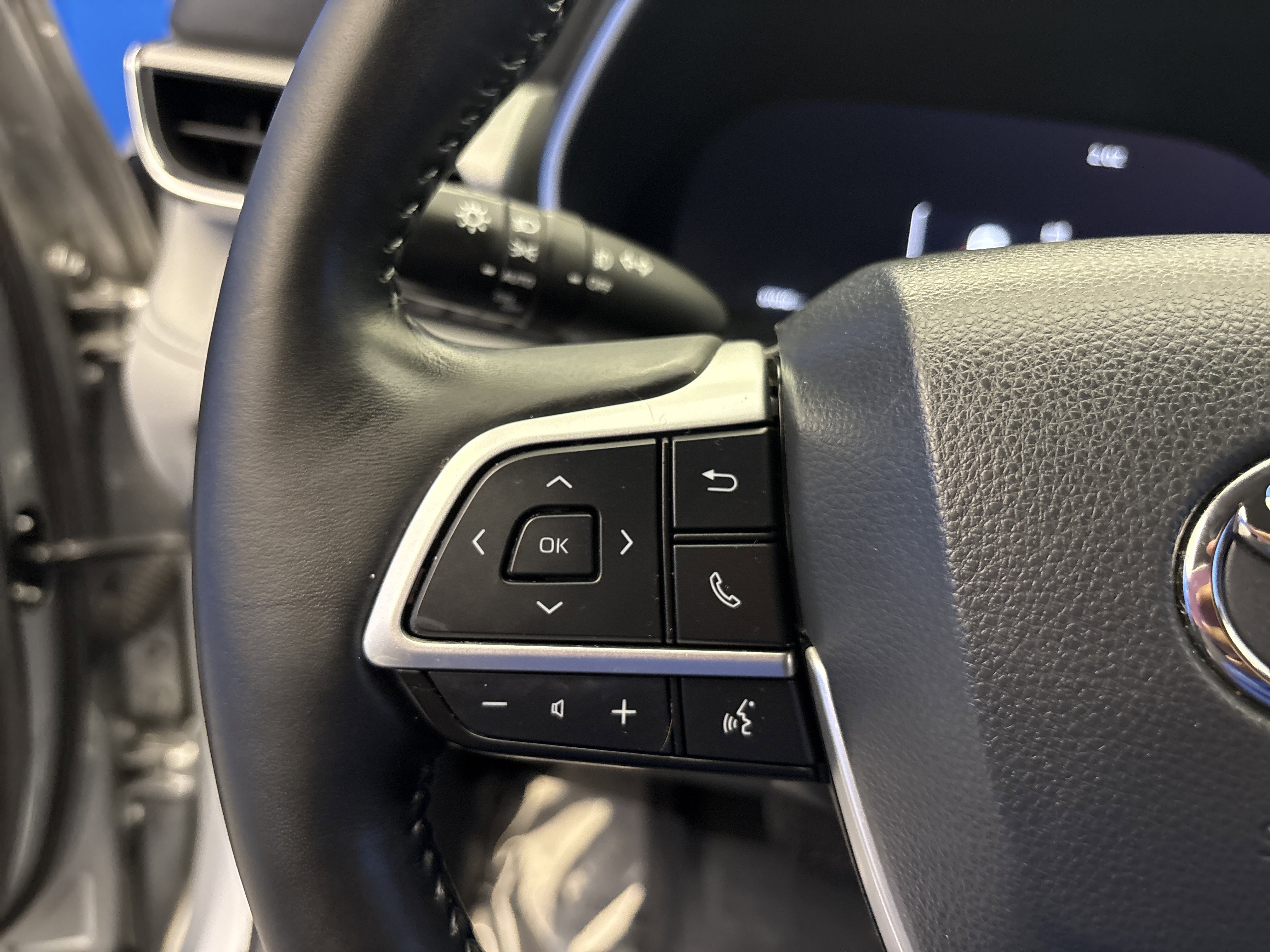 Used 2023 Celestial Silver Metallic Toyota Platinum image 15