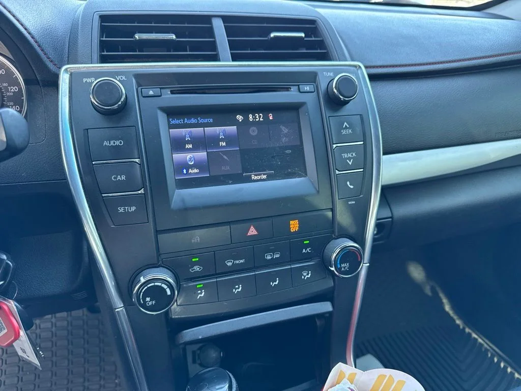 2015 Toyota Camry SE - Photo 10
