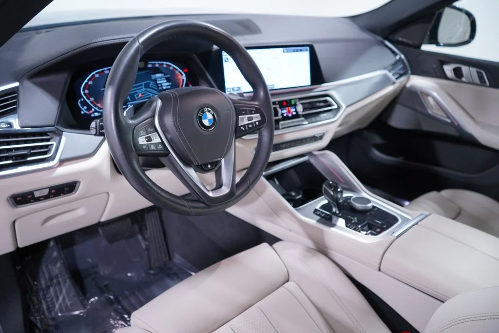 Used 2021 Dark Graphite BMW xDrive40i image 6