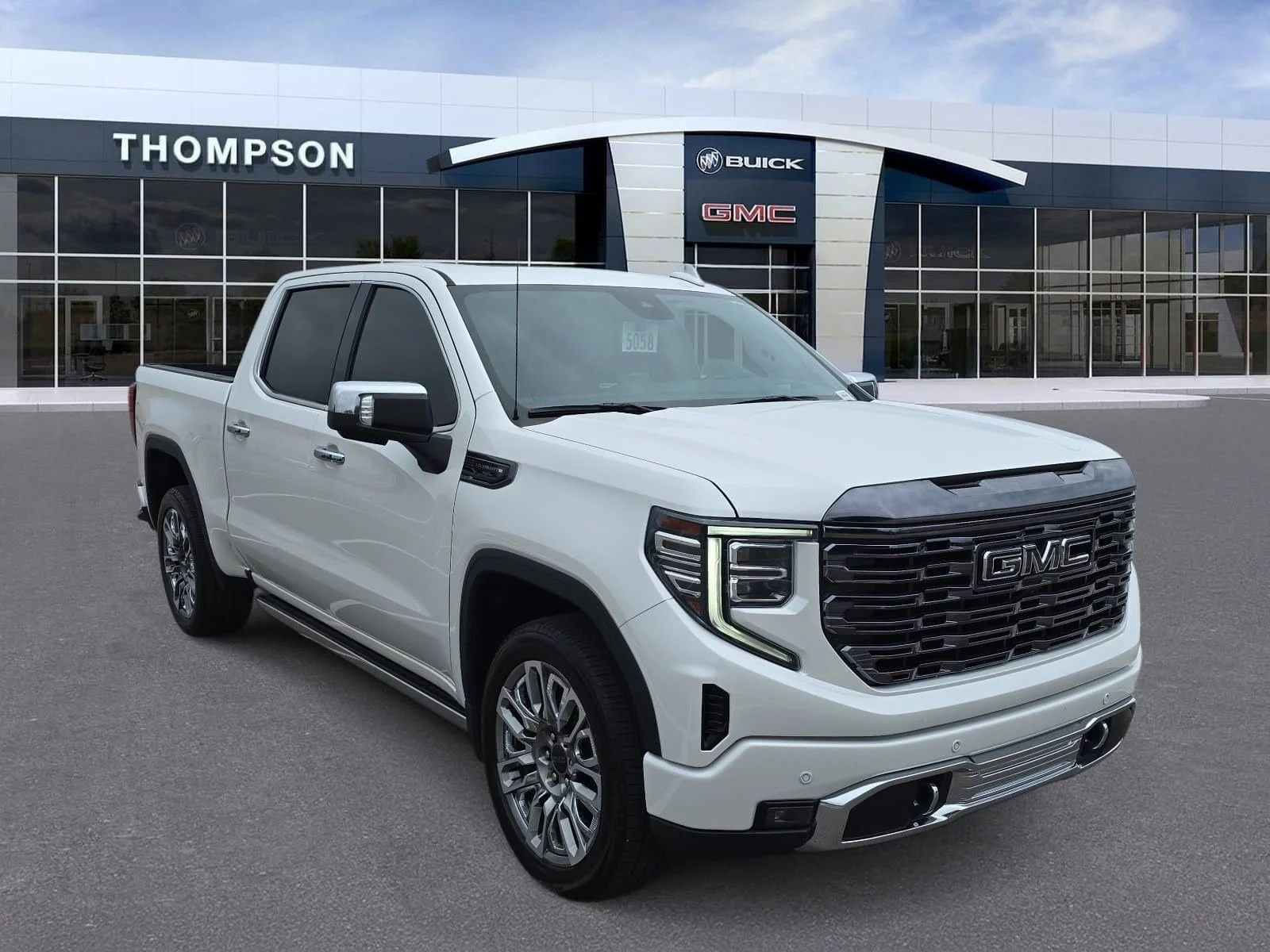 2023 GMC Sierra 4WD Crew Cab Short Box Denali Ultimate's photo