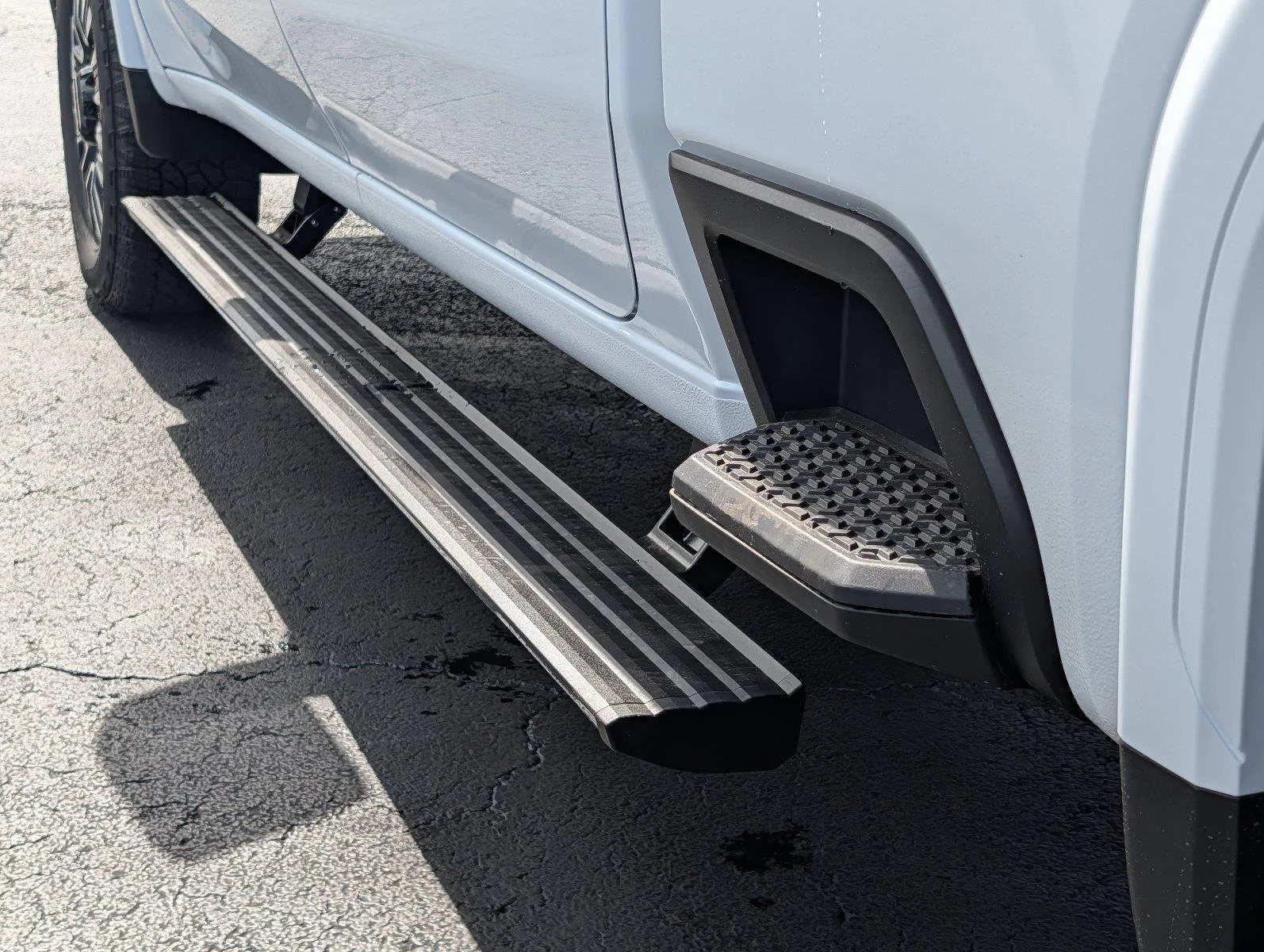 New 2026 Glacier White Tricoat GMC Denali Ultimate image 36