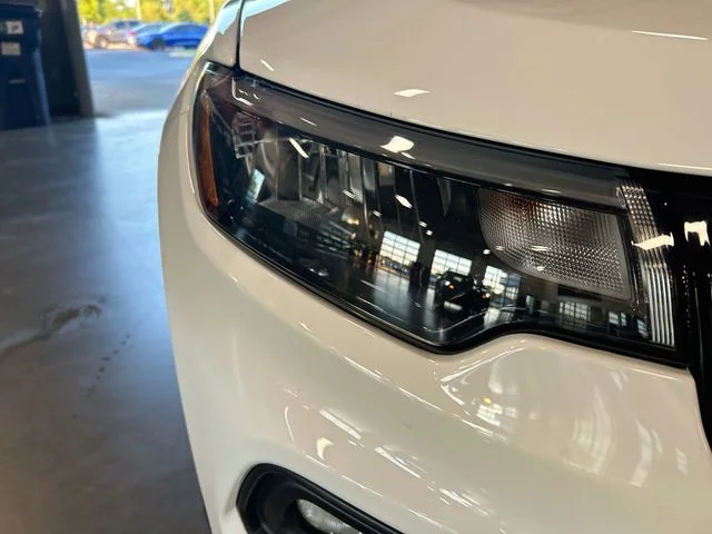 Used 2025 White Jeep Latitude image 9