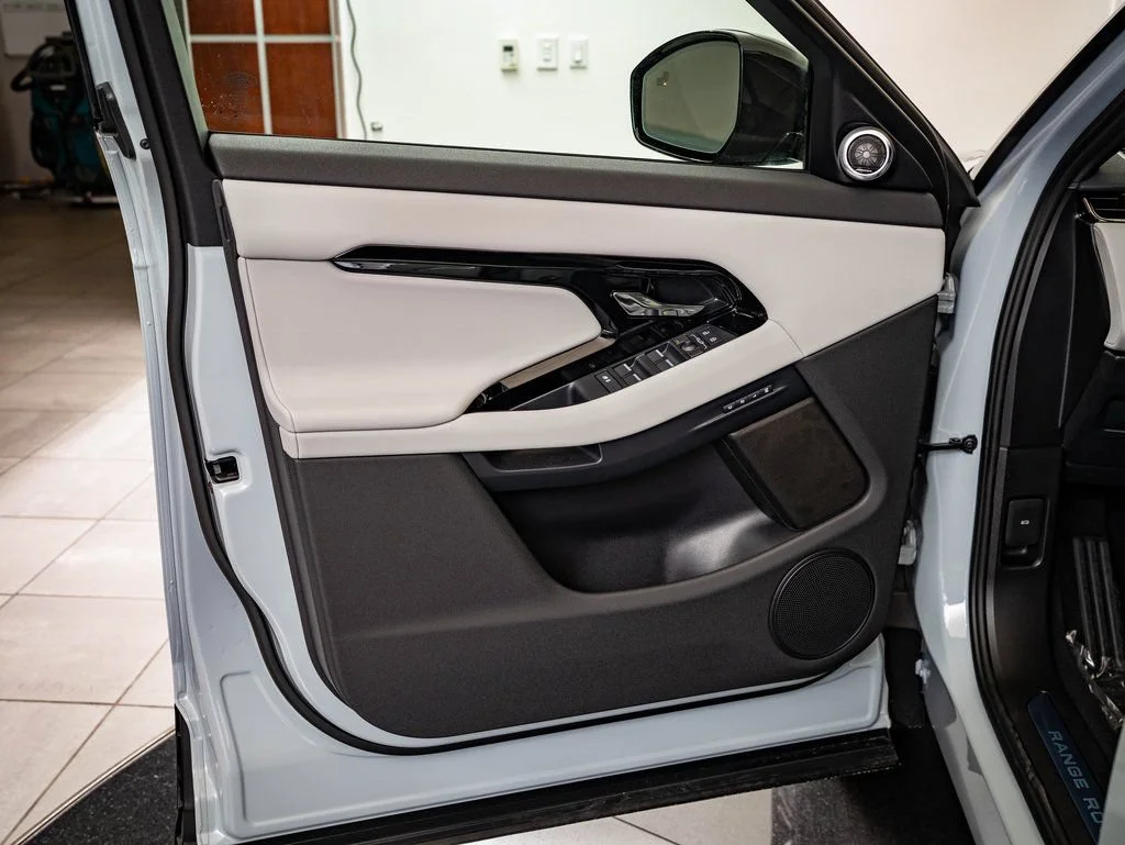Used 2026 Arroios Grey Metallic Land Rover Dynamic image 23