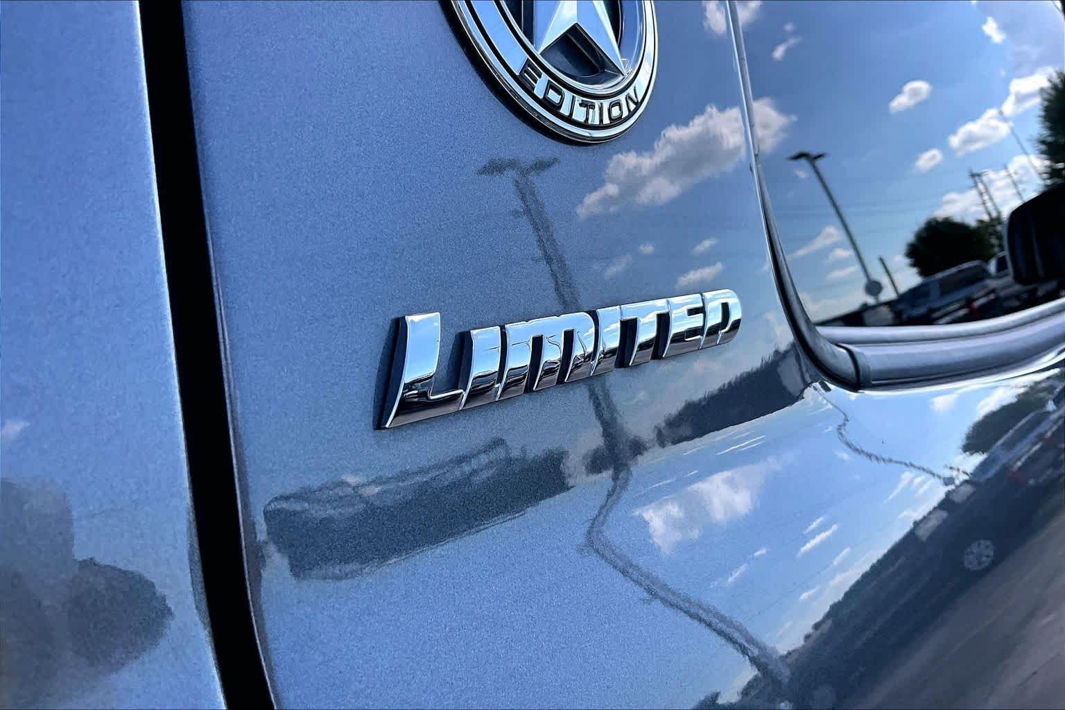 Used 2019 Magnetic Gray Metallic Toyota Limited image 9