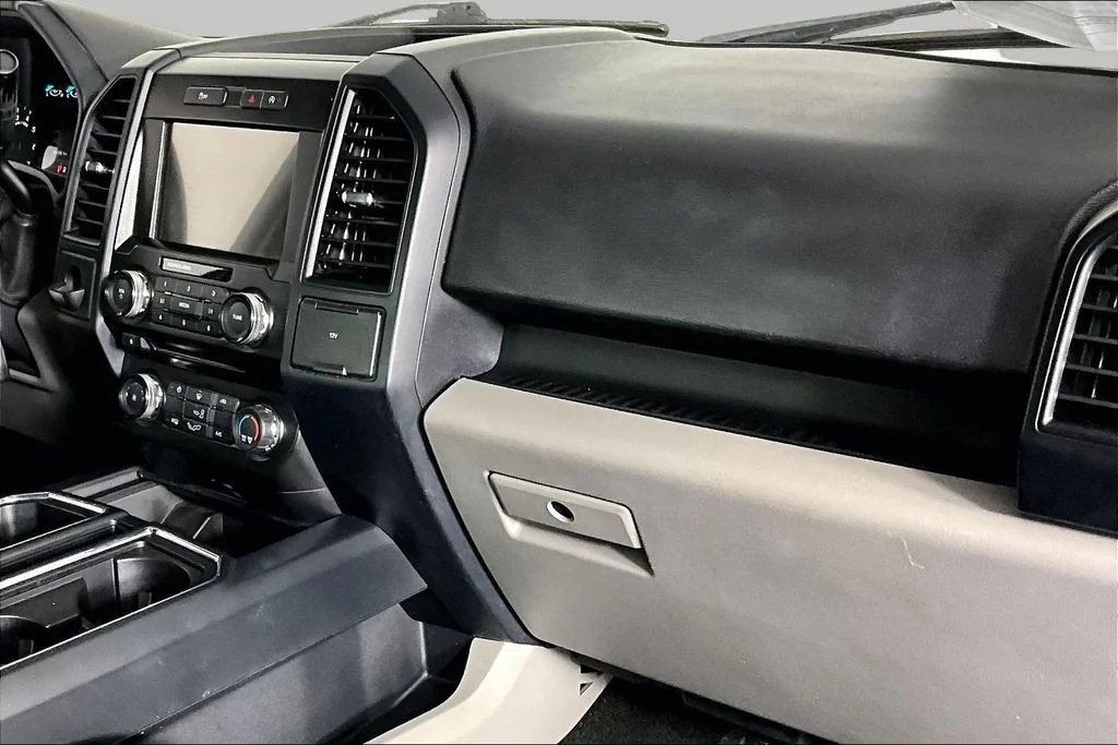 Used 2018 White Ford XL image 25
