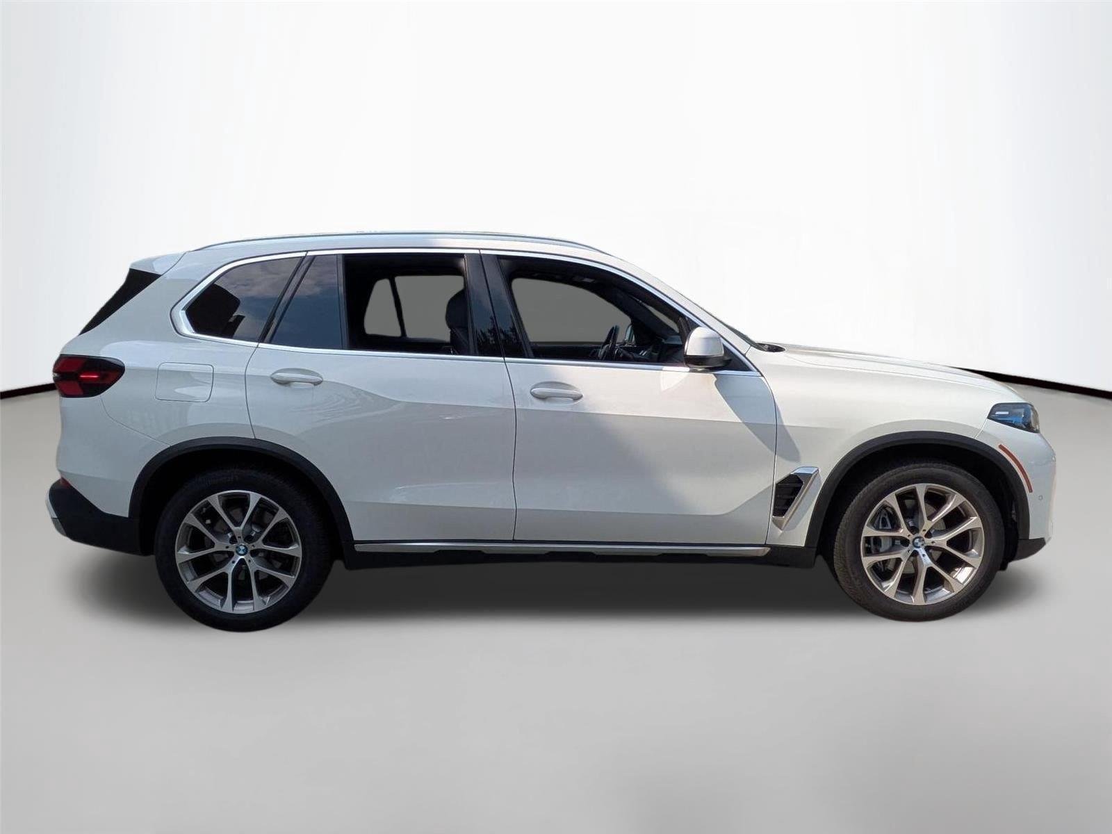 Used 2024 Alpine White BMW xDrive40i image 4