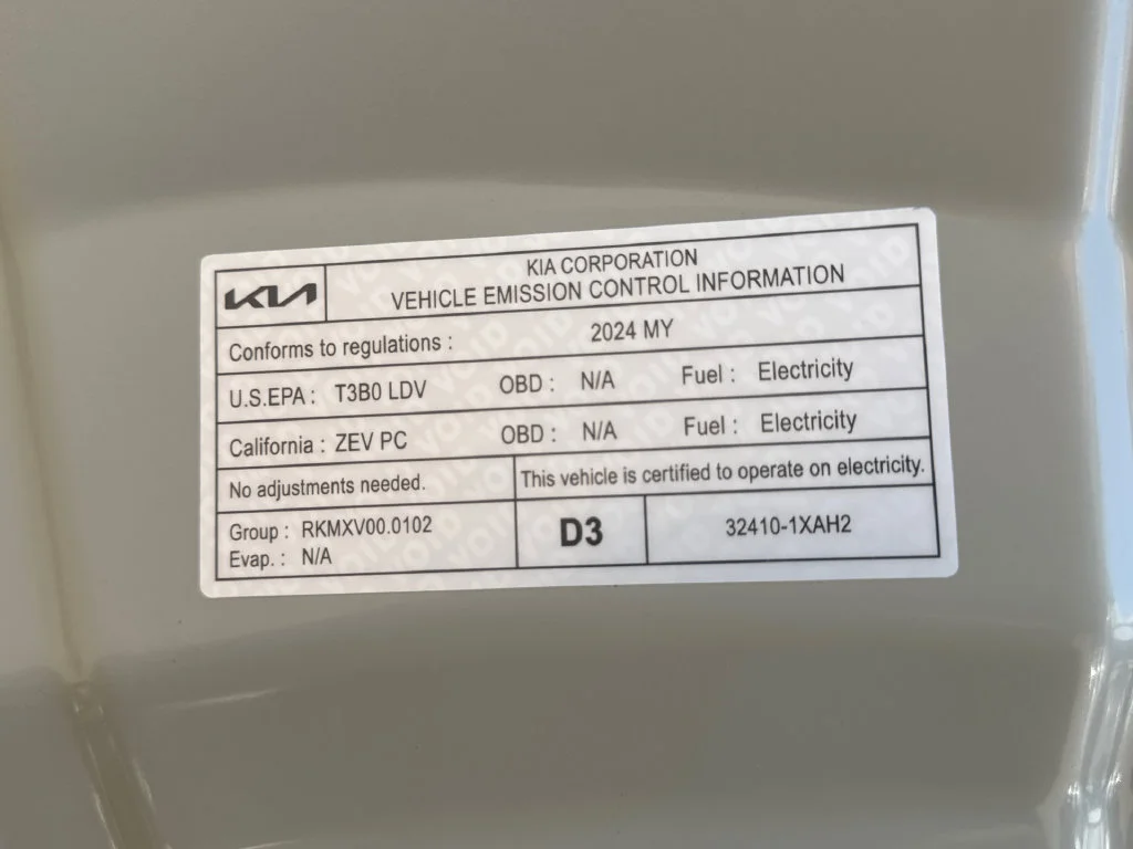 Used 2024 White Kia Light image 10