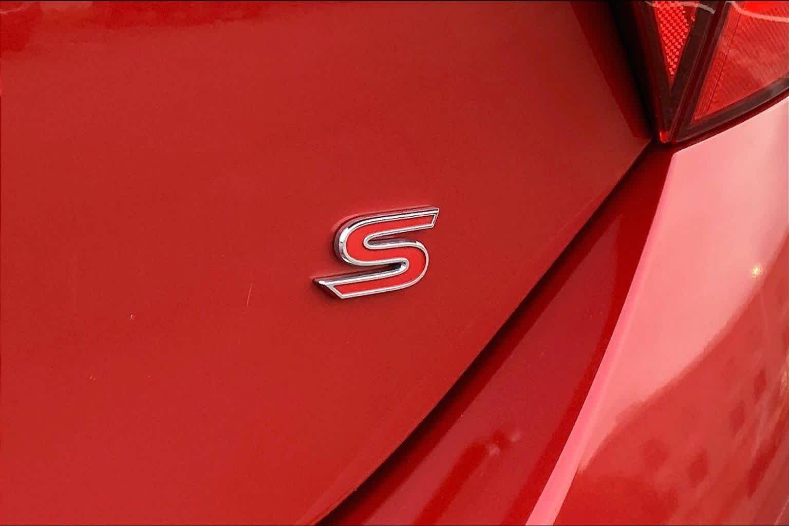 Used 2016 Barcelona Red Metallic Toyota S Plus image 10