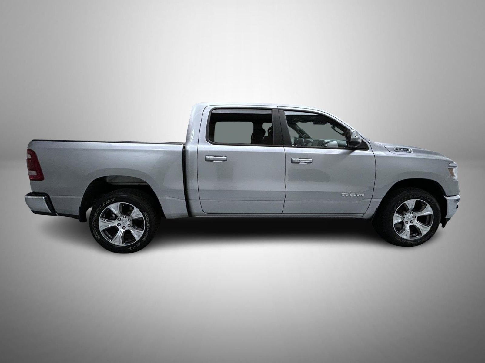 Used 2023 Silver Ram Laramie image 4