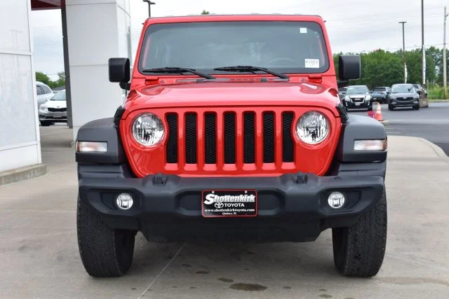 Used 2021 Red Jeep Unlimited Sport image 3
