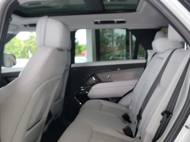 Used 2024  Land Rover SE image 12
