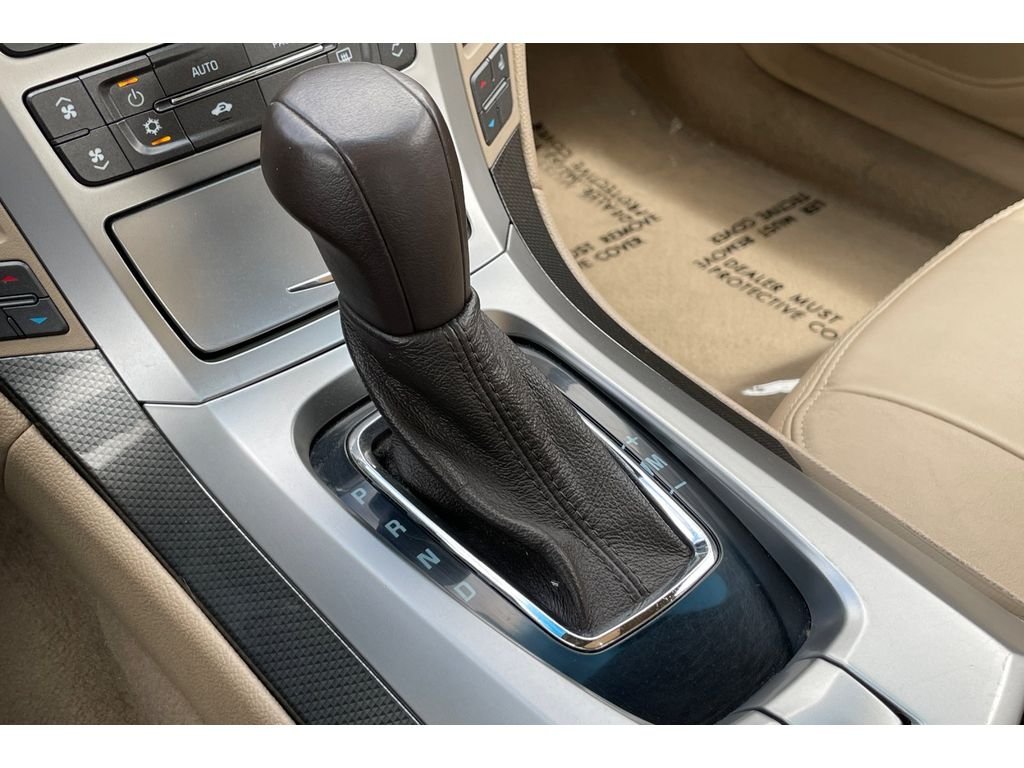 Used 2013 White Diamond Tricoat Cadillac Luxury image 31