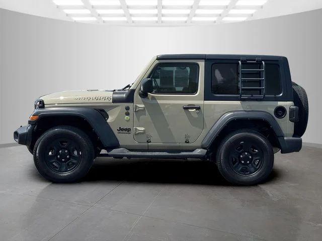 Certified Used 2022  Jeep Sport image 4