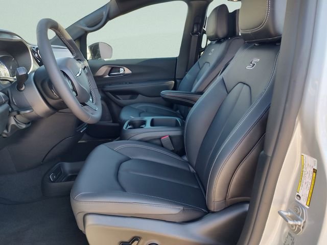 New 2026 Silver Mist Clear-Coat Exterior Paint Chrysler Select image 29