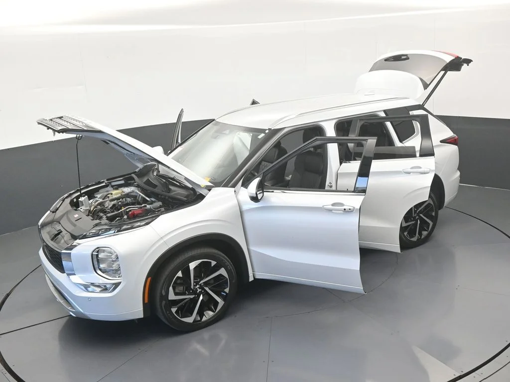 Used 2024 White Mitsubishi SEL image 68