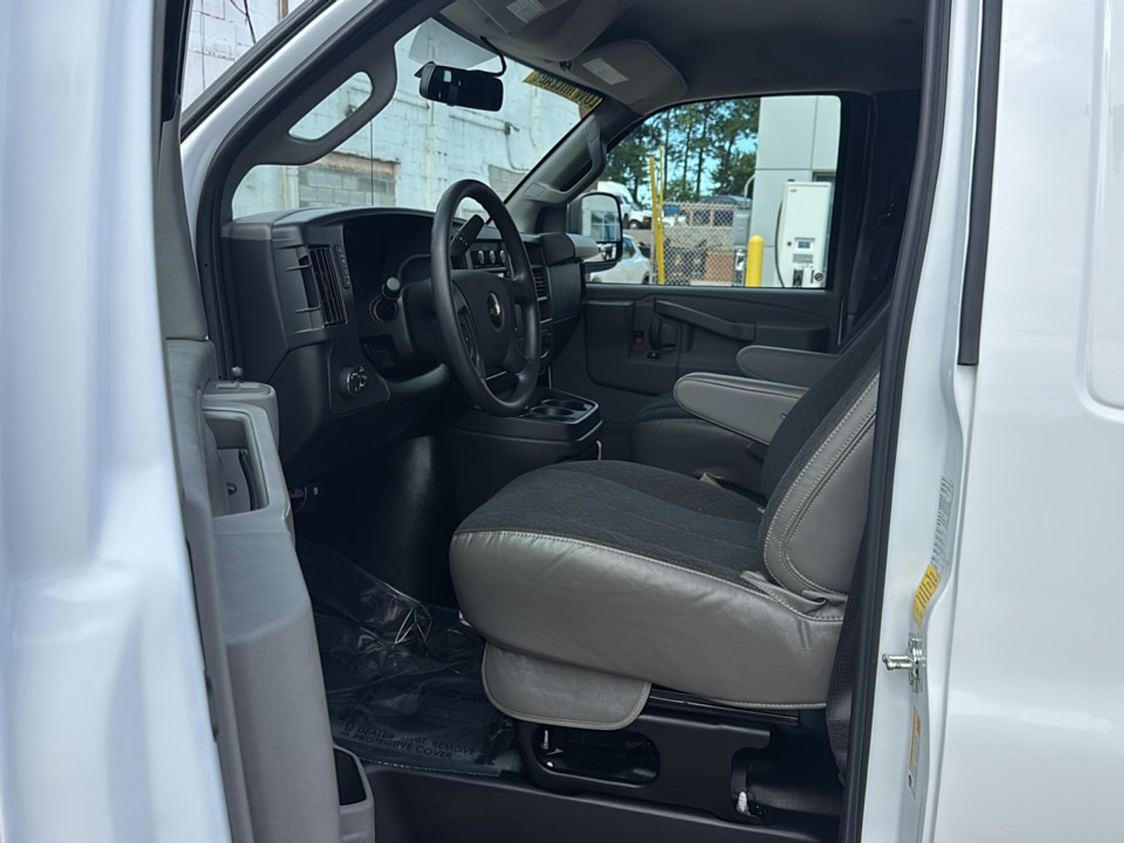 2025 Chevrolet Express Cargo Work Van - Photo 12