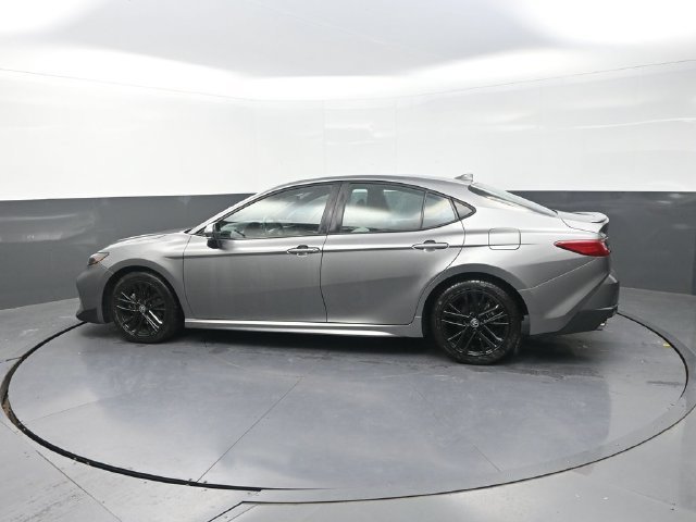 Used 2025  Toyota SE image 4