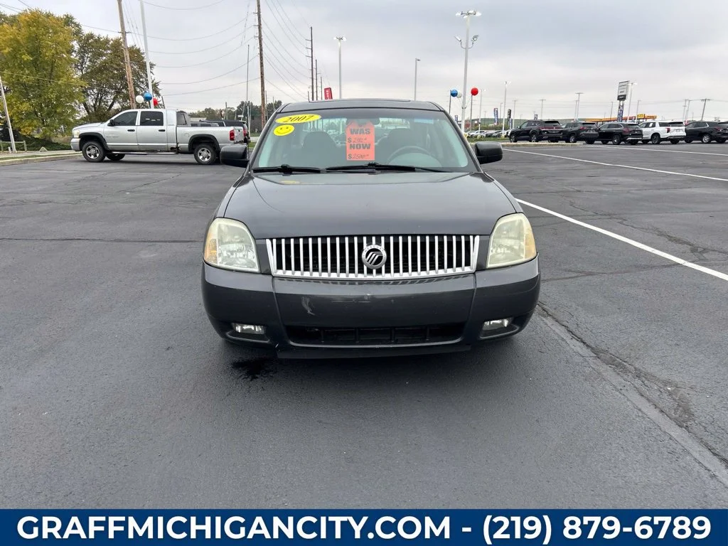 Used 2007  Mercury Base image 2