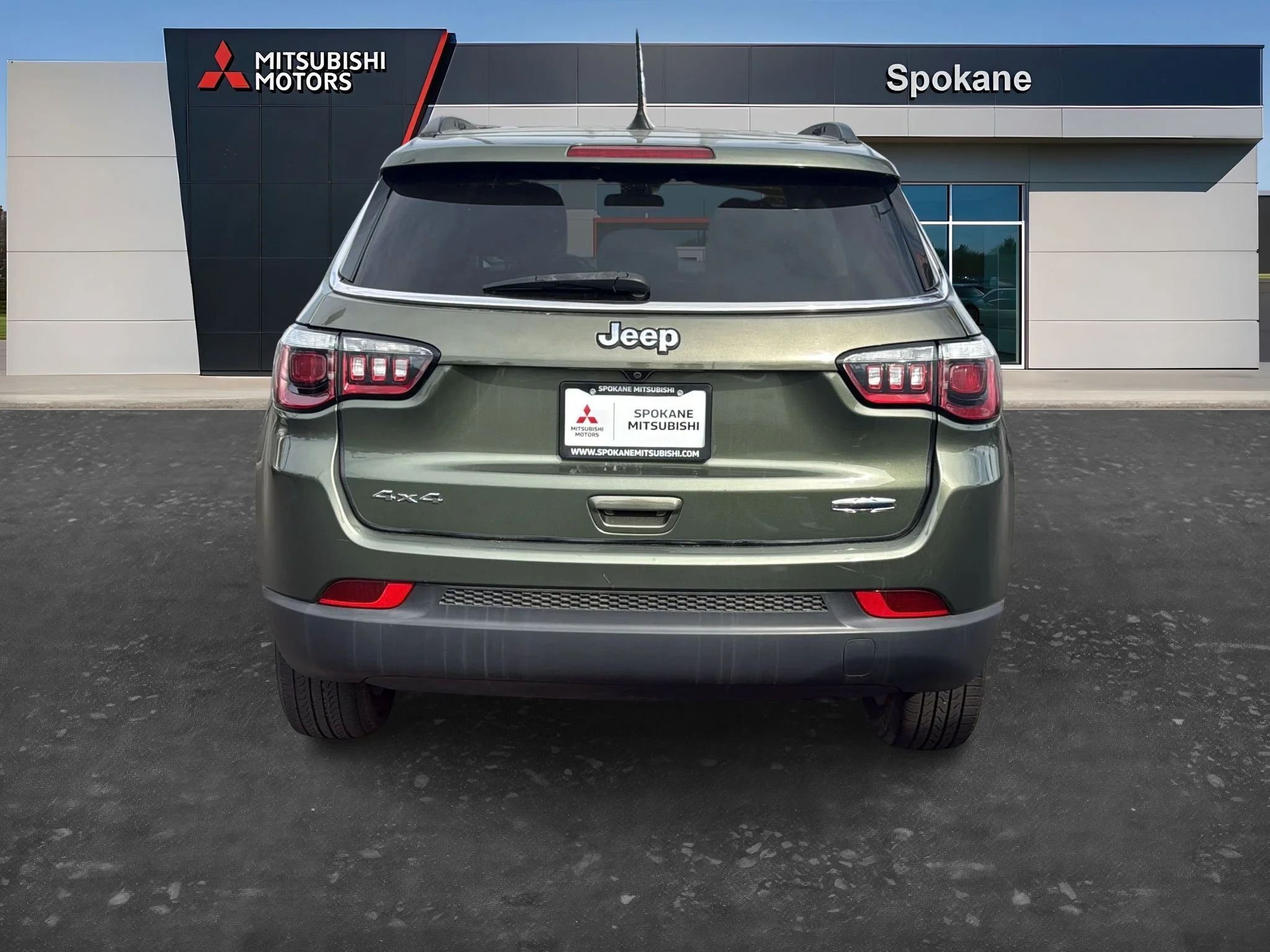 Used 2020 Olive Green Pearlcoat Jeep Latitude image 5