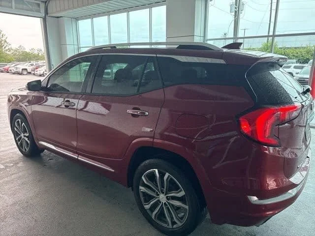 Used 2019 RED QUARTZ TINTCOAT GMC Denali image 7