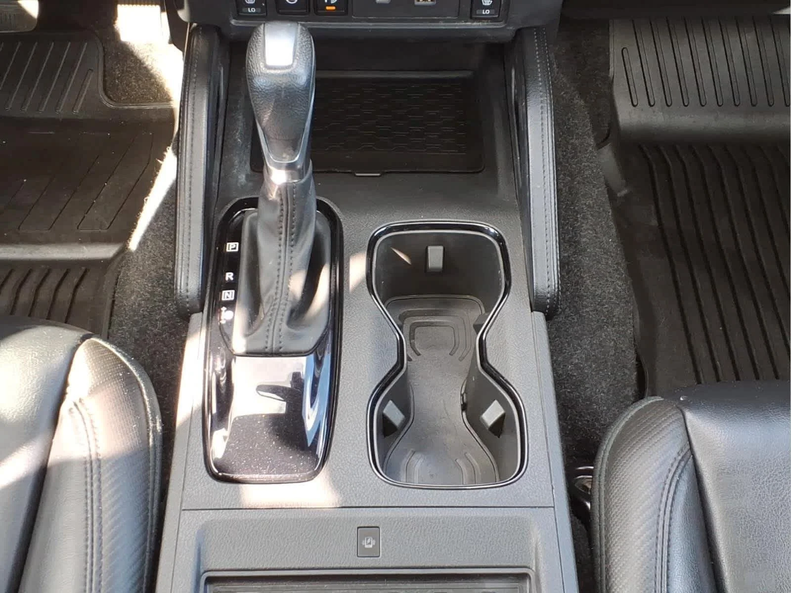 Used 2022 Boulder Grey Pearl Nissan PRO-4X image 27