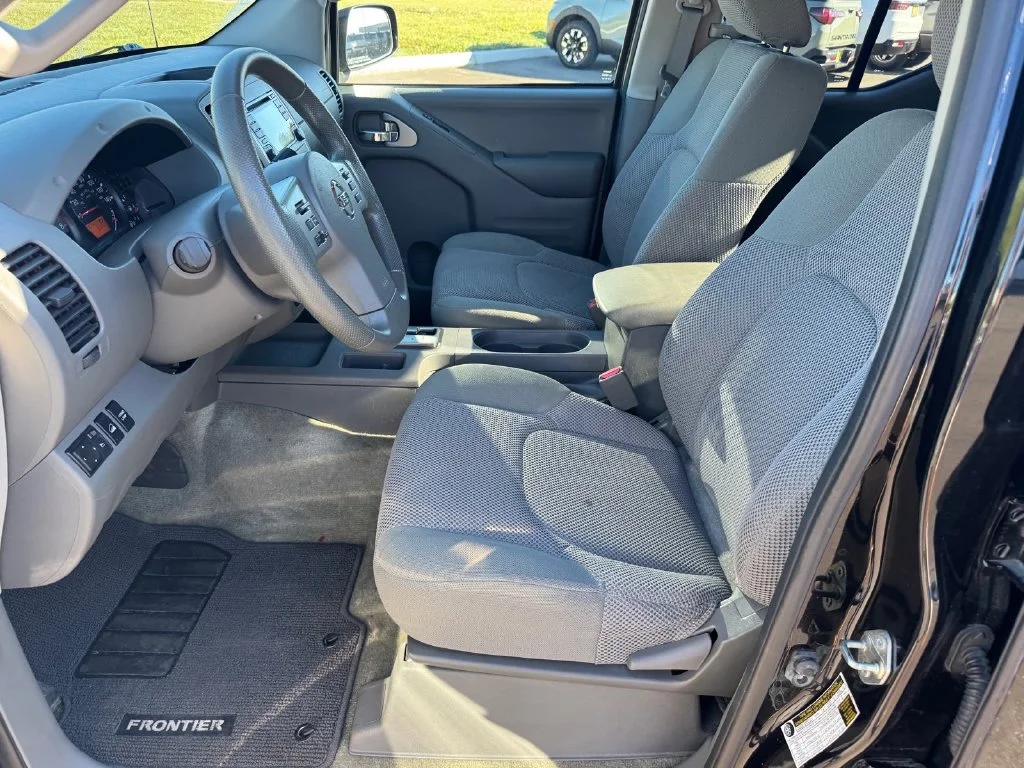 Used 2017 Black Nissan SV image 5