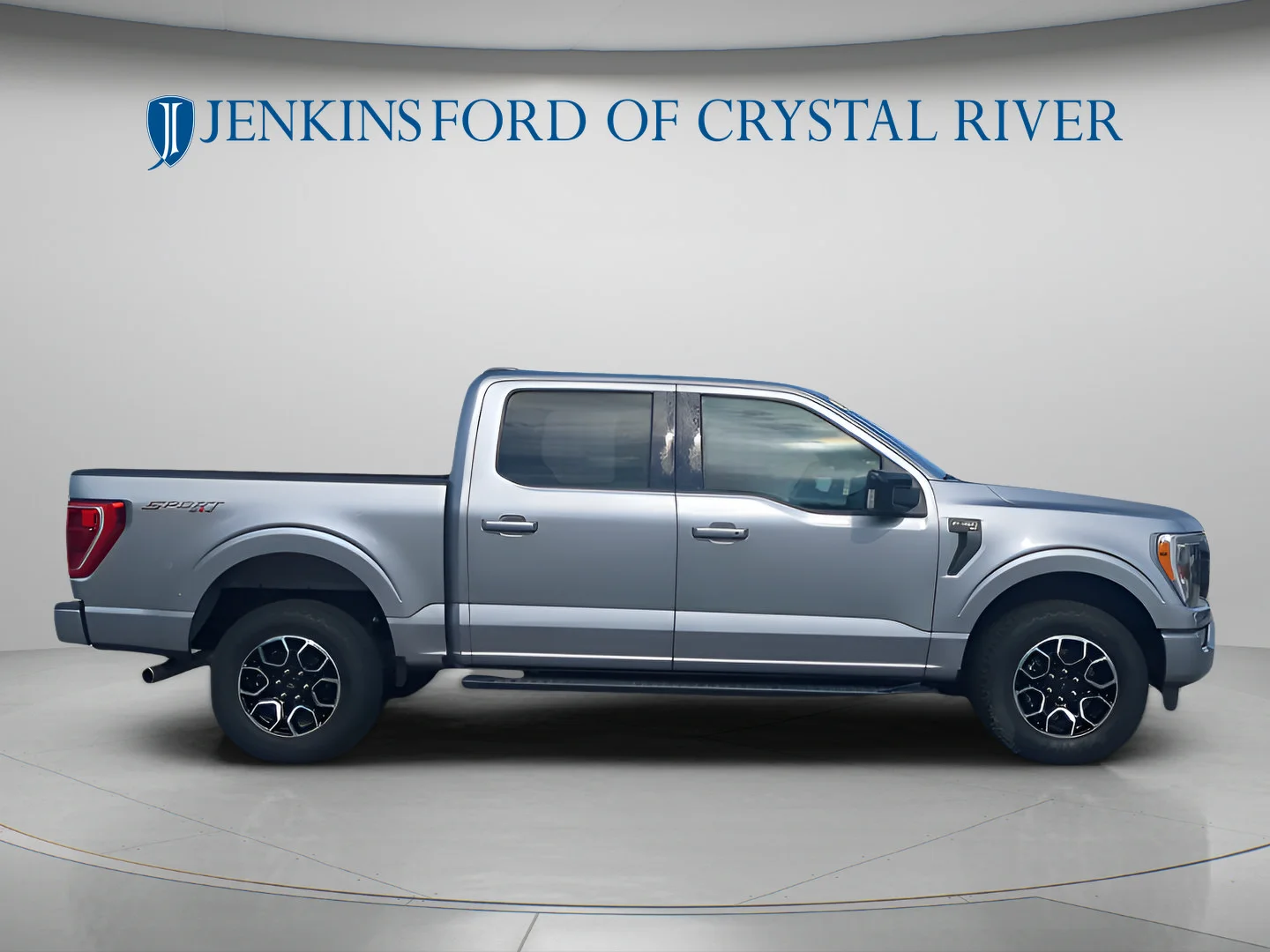 Used 2023 Avalanche Gray Ford XLT image 2