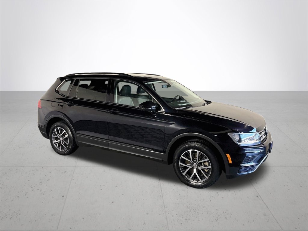 Used 2019 Deep Black Volkswagen 2.0T SE image 4
