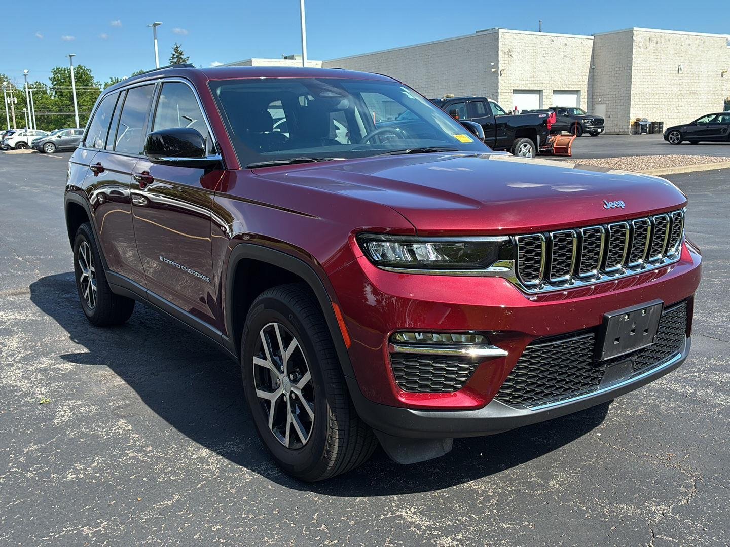 Used 2023  Jeep  image 14