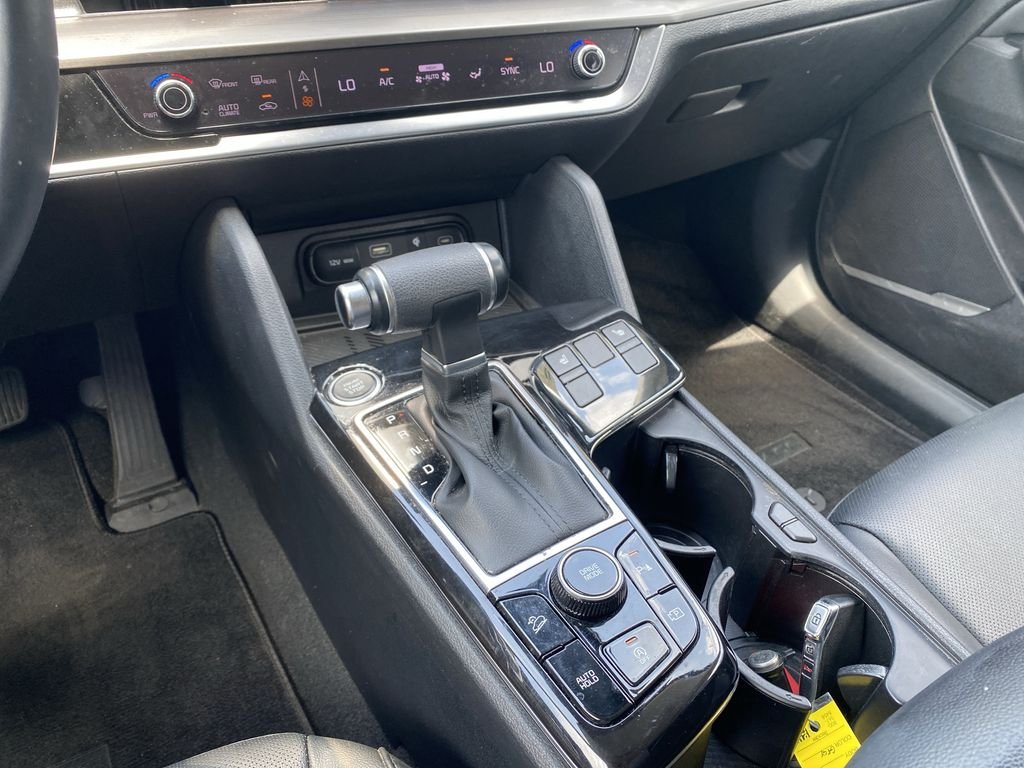 Used 2024 Everlasting Silver Kia EX image 25