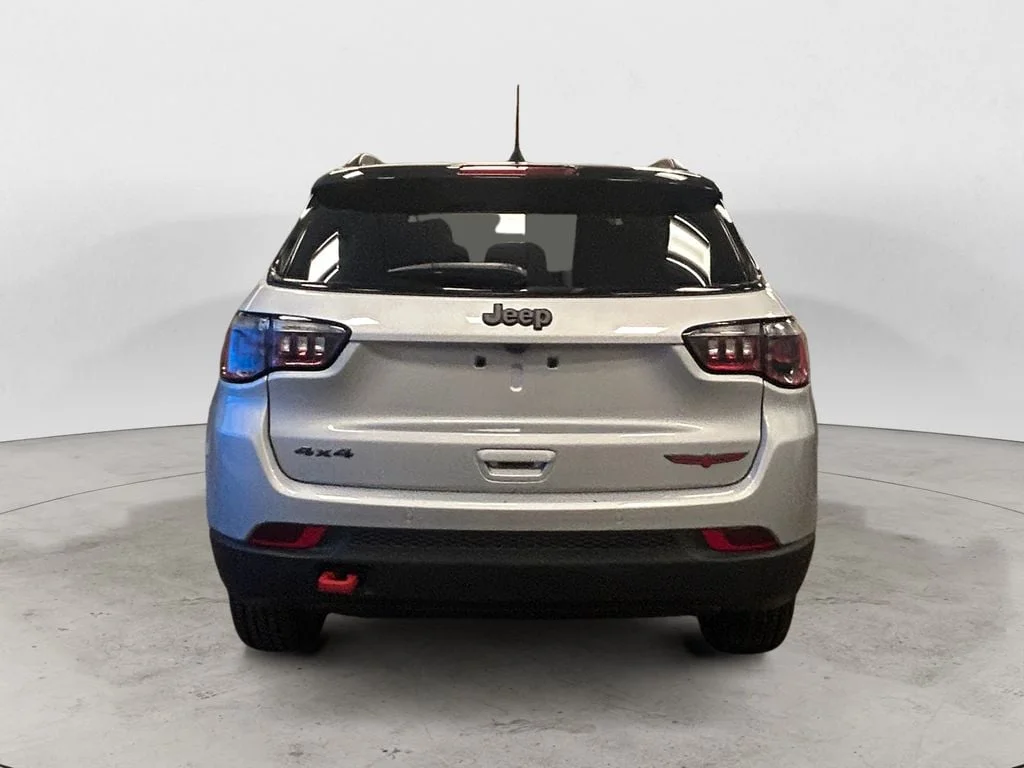 Used 2025 Silver Zynith Jeep Trailhawk image 4