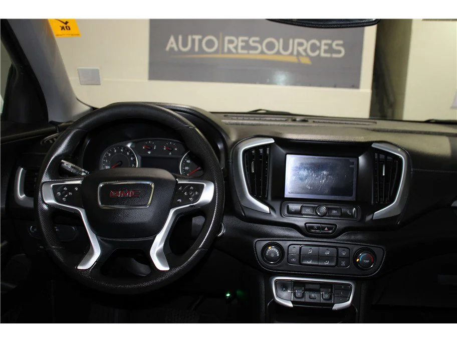Used 2022 Summit White GMC SLE image 15