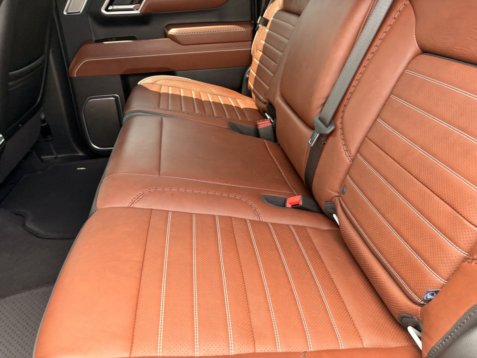 Used 2025 White Frost Tricoat GMC Denali Ultimate image 10