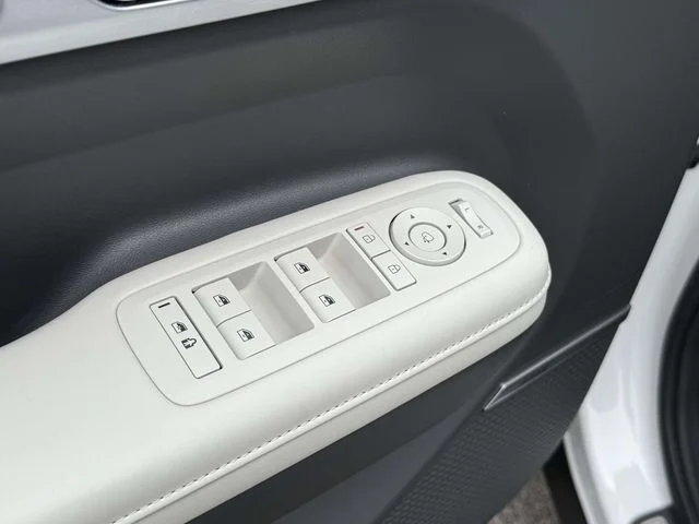 Used 2024 White Hyundai Calligraphy image 30