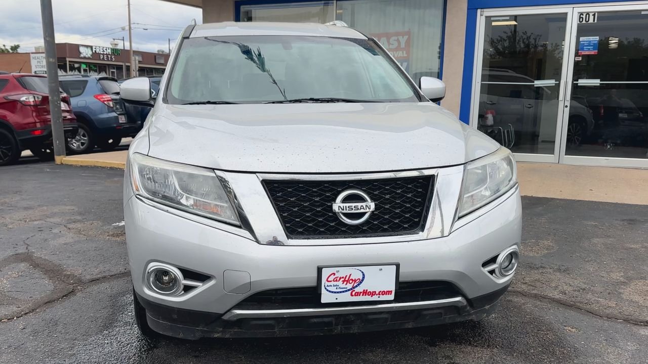 2016 Nissan Pathfinder SL photo 2