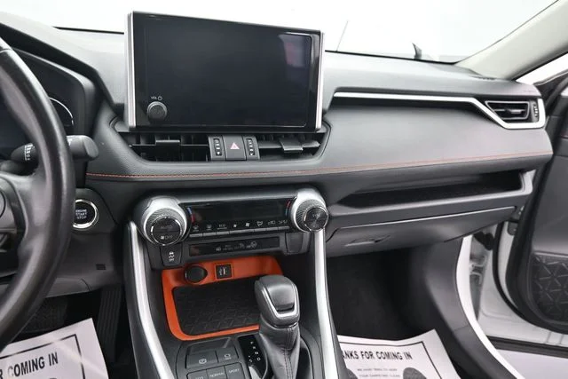 Used 2024  Toyota Adventure image 15