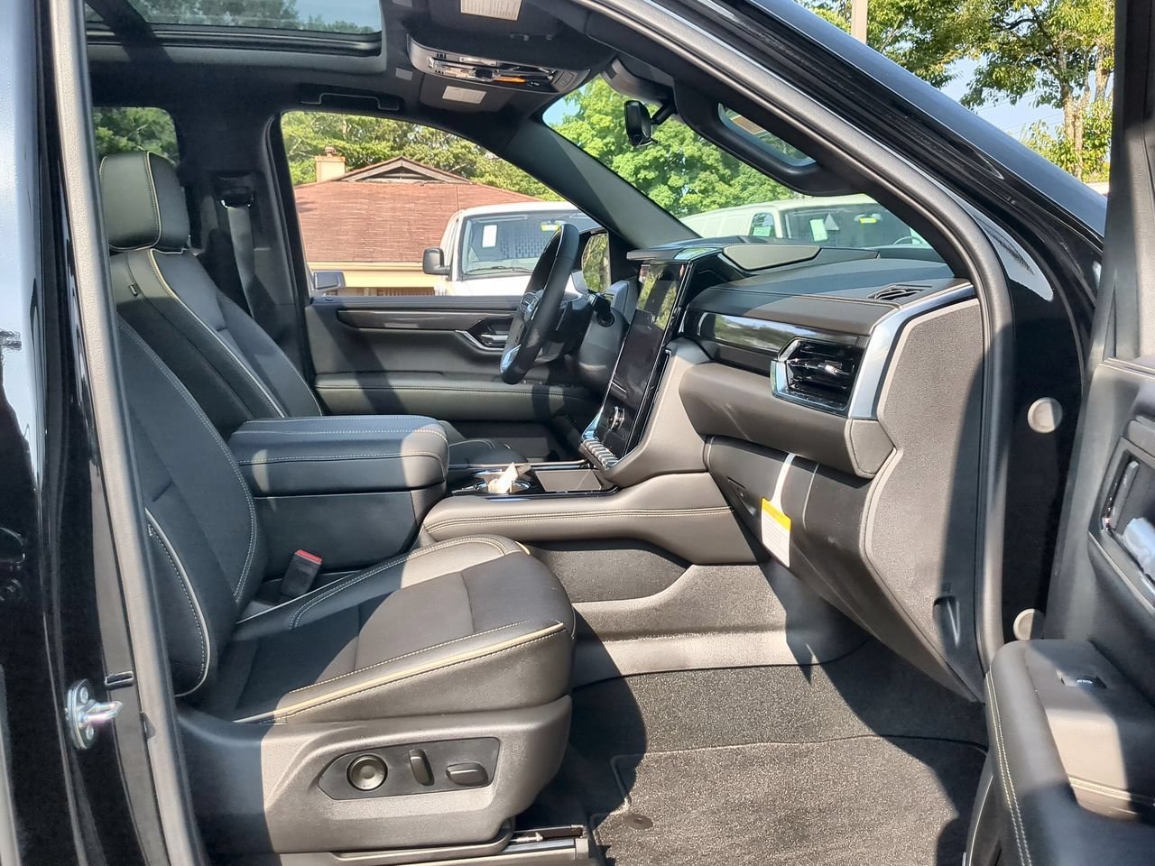 New 2026 Onyx Black GMC Elevation image 29