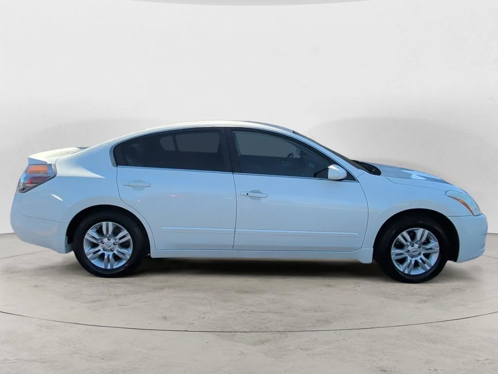Used 2012 White Nissan 2.5 S image 4