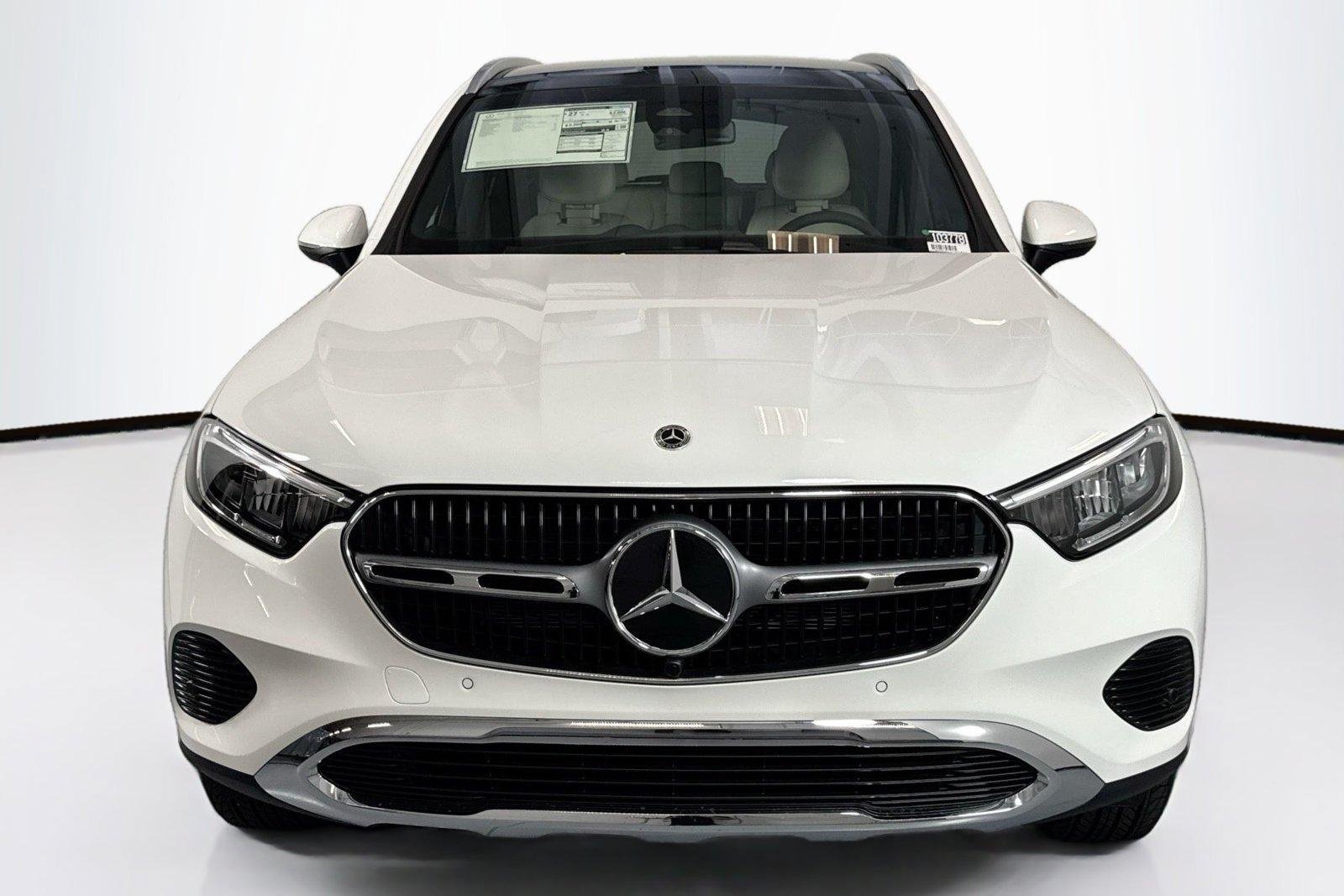 New 2026 Polar White Mercedes-Benz GLC 300 image 2