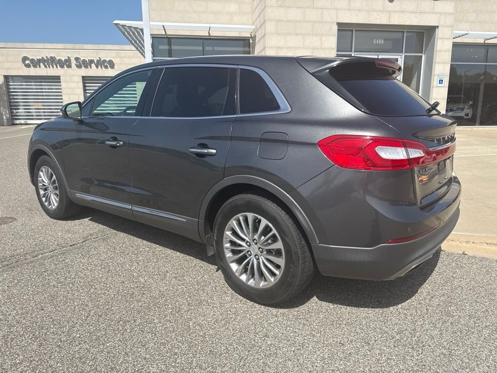 Used 2018 Gray Lincoln Select image 4