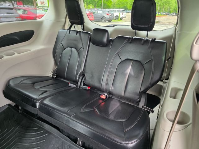 Used 2022 Bright White Clearcoat Chrysler Touring L image 19