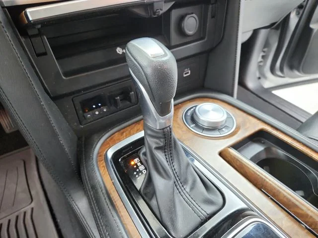 Used 2022 Silver Nissan SL image 29