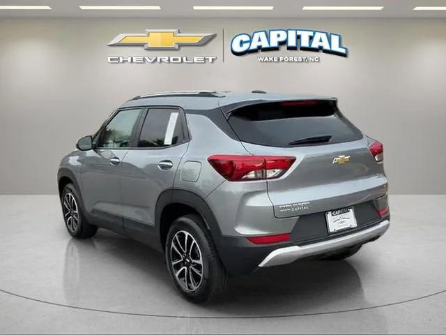 Used 2025 Sterling Gray Metallic Chevrolet LT image 4