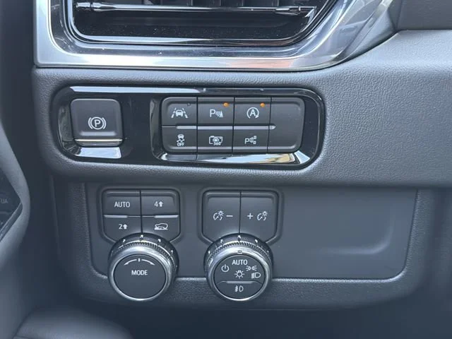 New 2026 Sterling Metallic GMC Elevation image 30